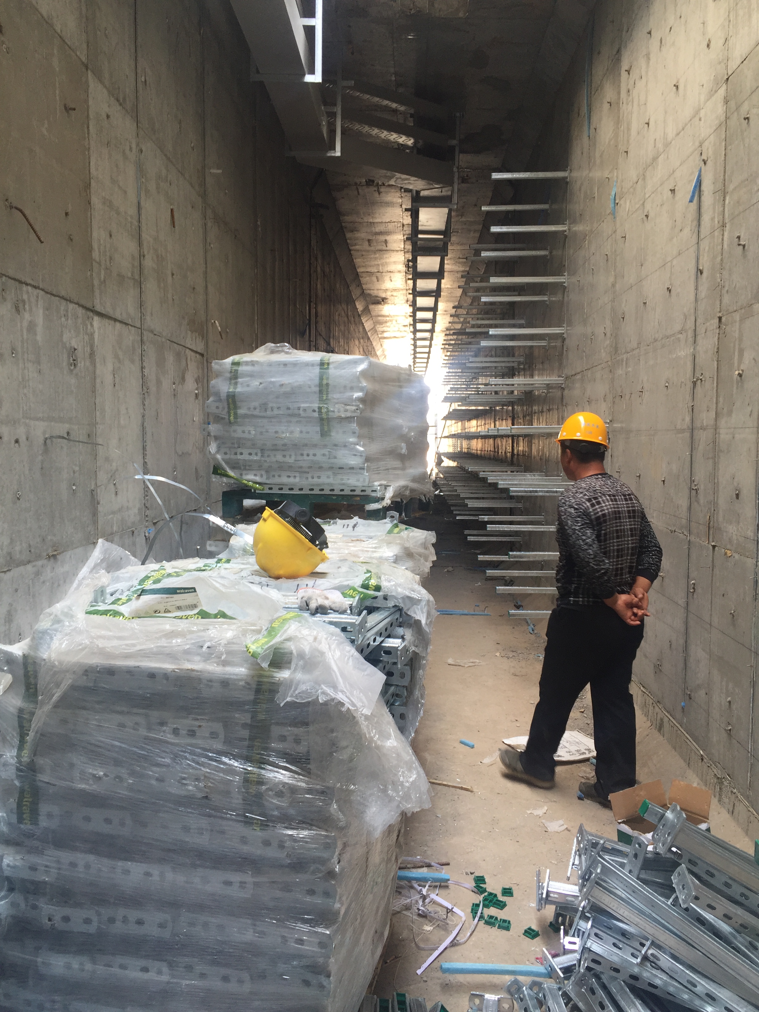 预埋槽，T栓，托臂